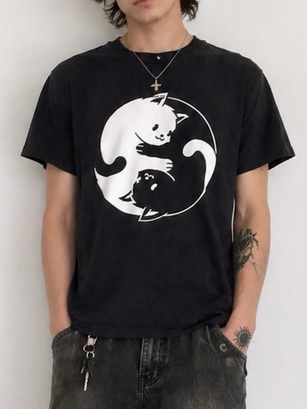 2 FOR $28 👾 Hot Topic Ying-Yang Kitties Black and White Graphic Tee